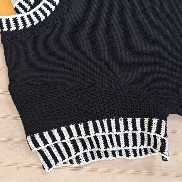 Black Knit Sweater Top w/ Striped Trim Short Sleeve Stylish Lightweight - Picture 2 of 9